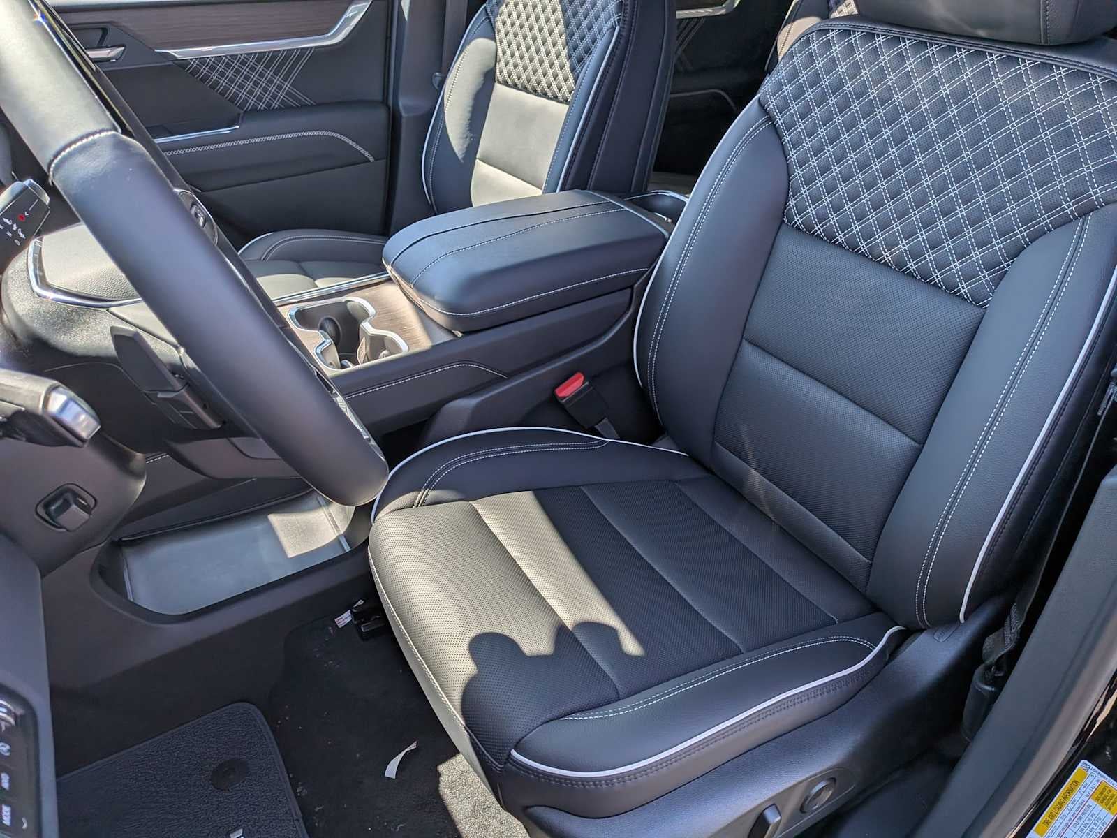 2027 GMC Acadia AWD Denali