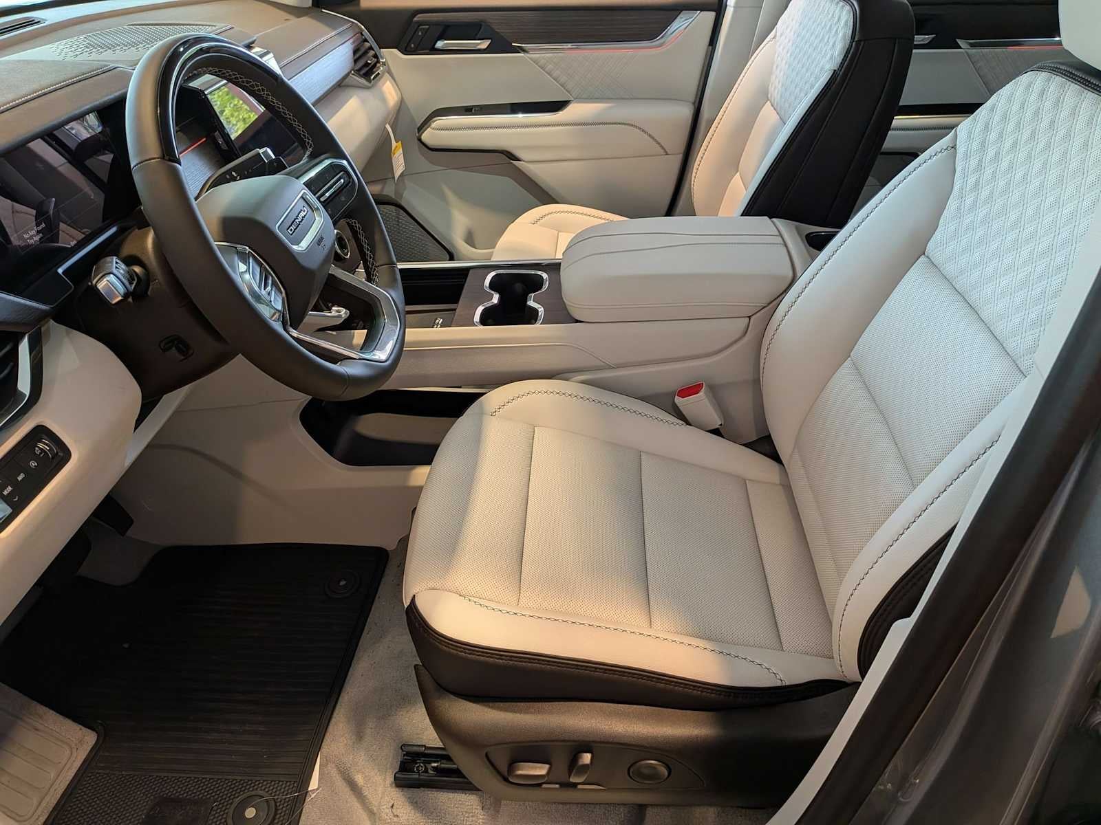 2026 GMC Acadia Denali - Photo 11