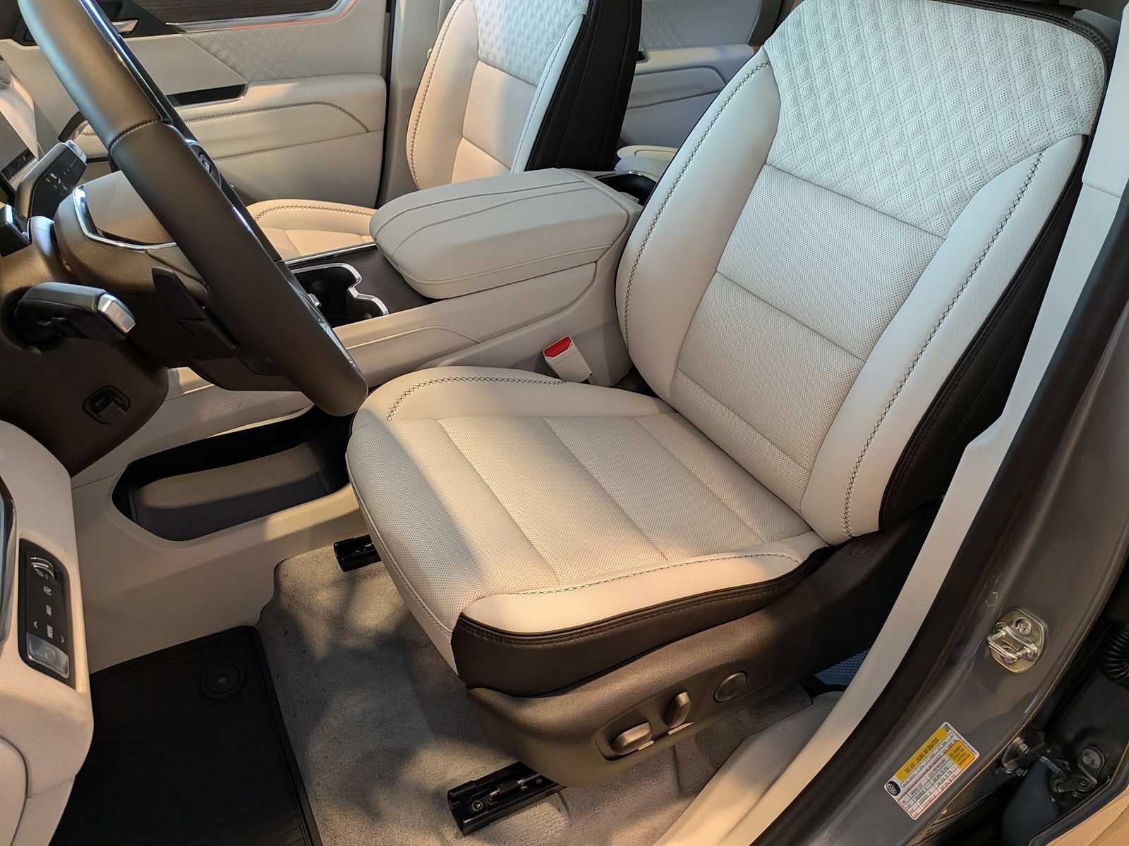 2026 GMC Acadia Denali - Photo 12
