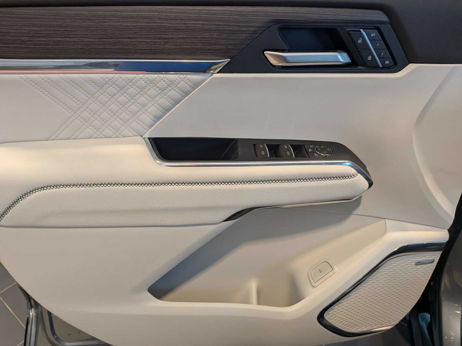 2026 GMC Acadia Denali - Photo 13