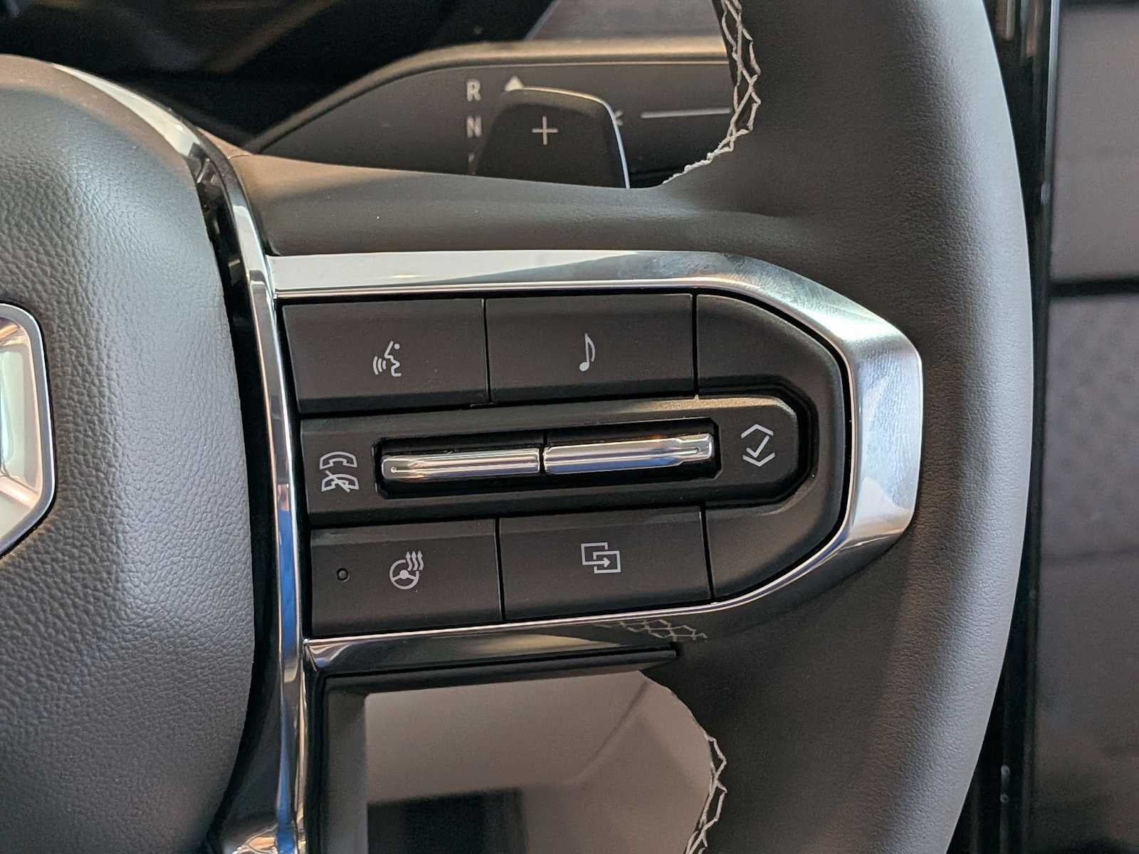 2026 GMC Acadia Denali - Photo 17