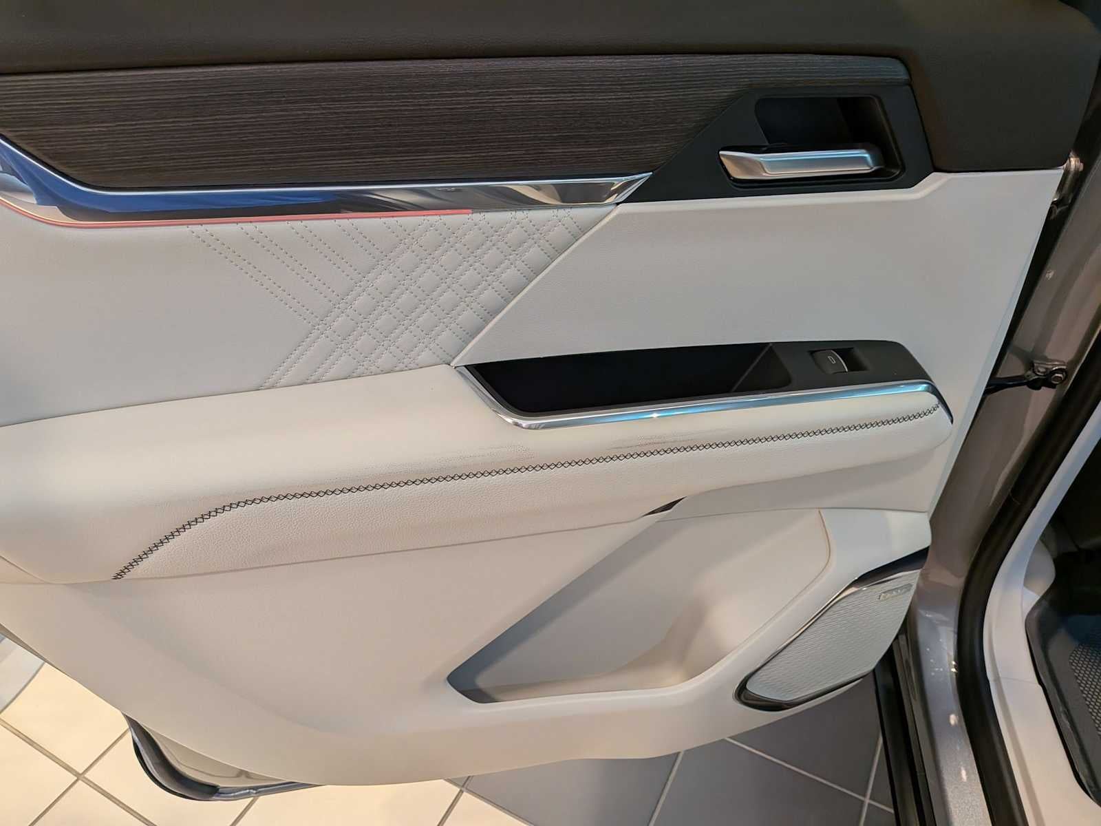 2026 GMC Acadia Denali - Photo 28