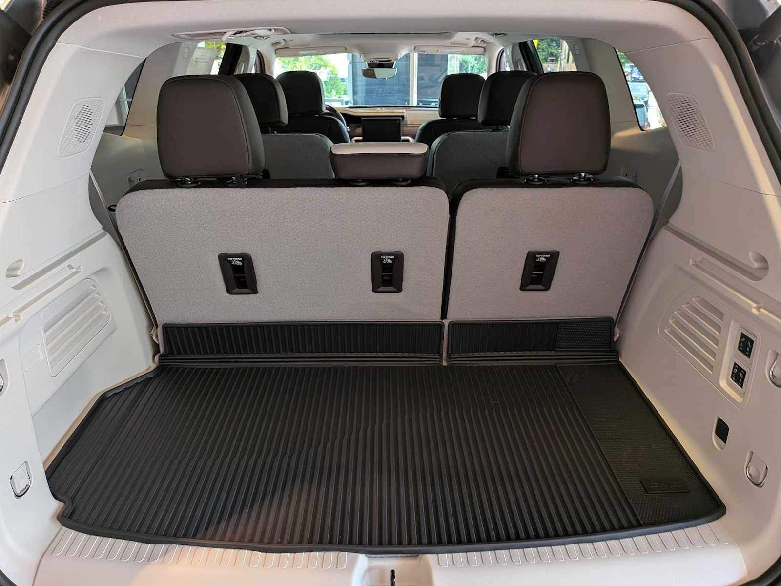 2026 GMC Acadia Denali - Photo 31