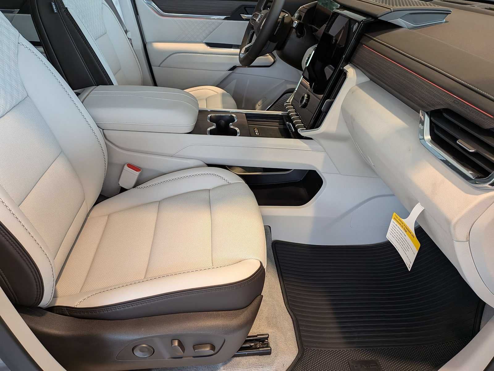 2026 GMC Acadia Denali - Photo 35