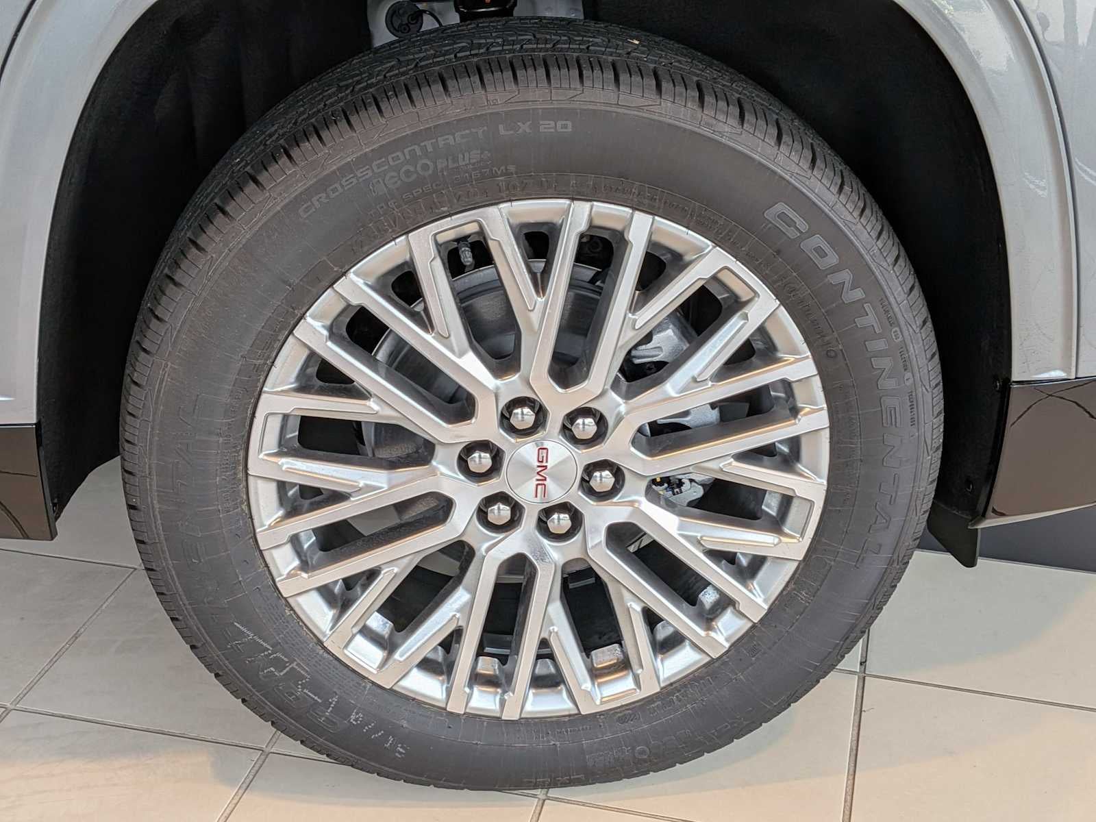 2026 GMC Acadia Denali - Photo 9