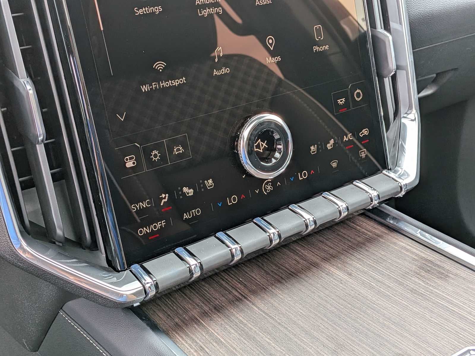 2026 GMC Acadia Denali - Photo 21
