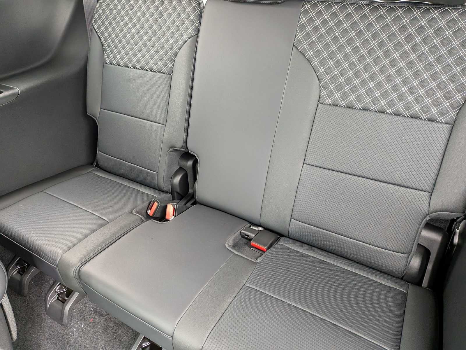 2026 GMC Acadia Denali - Photo 31