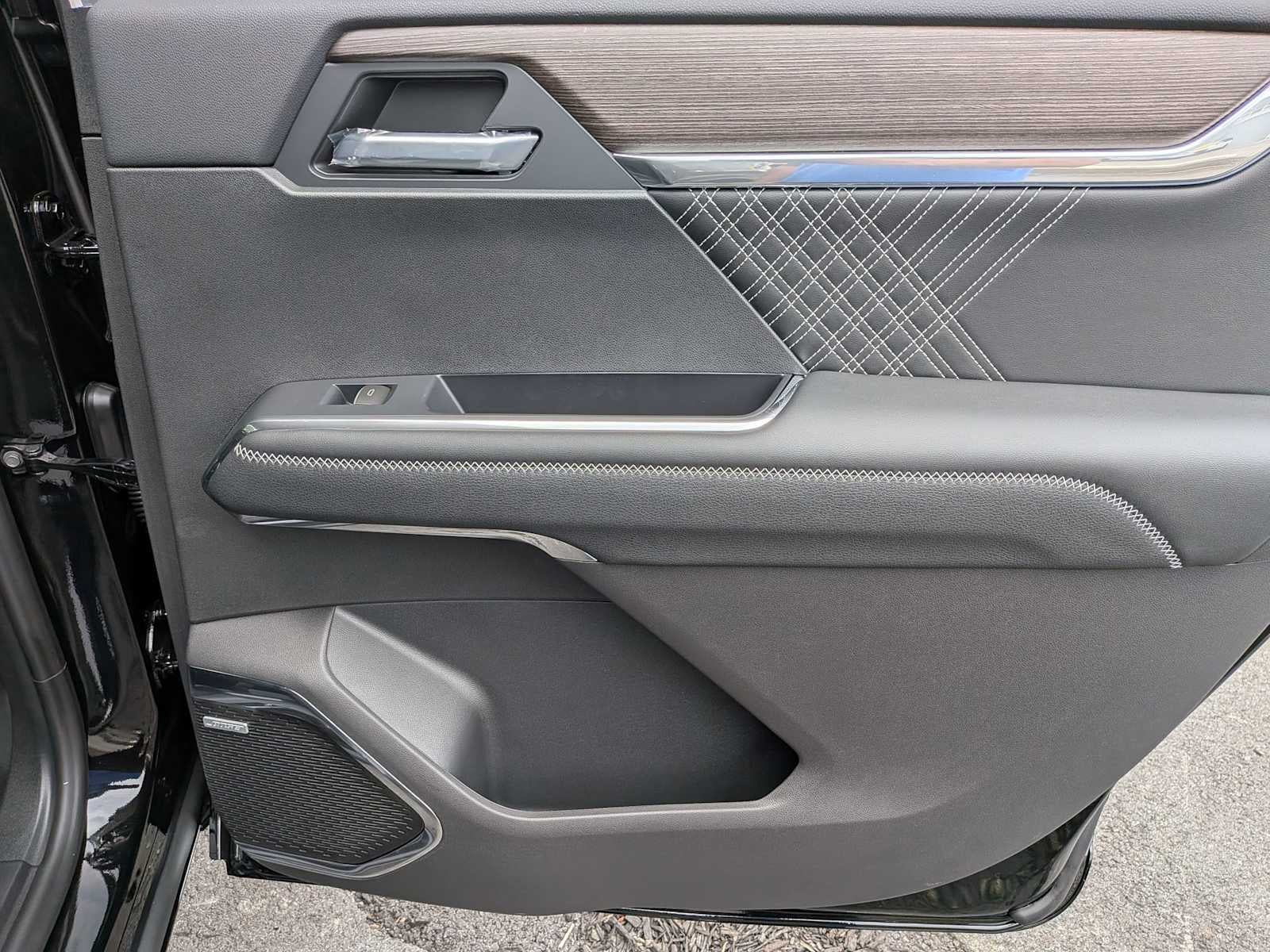 2026 GMC Acadia Denali - Photo 33