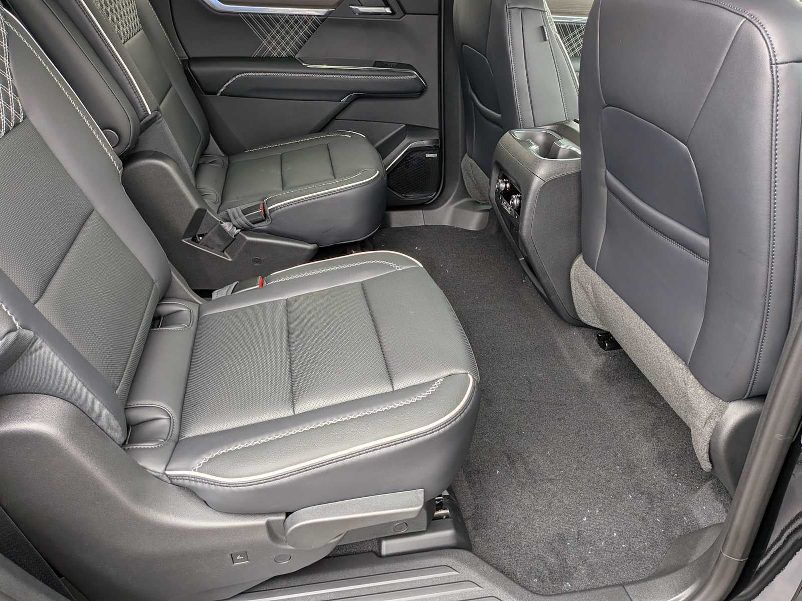 2026 GMC Acadia AWD Denali