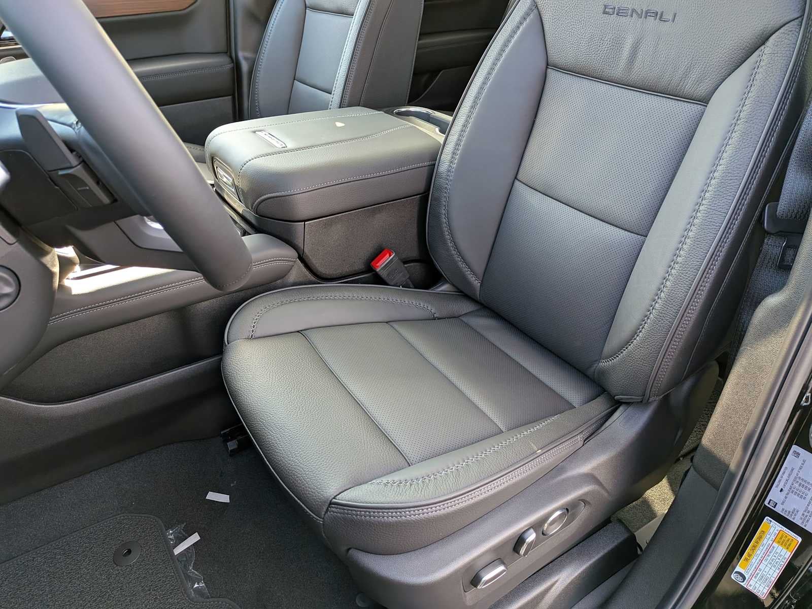 2027 GMC Yukon XL Denali - Photo 12