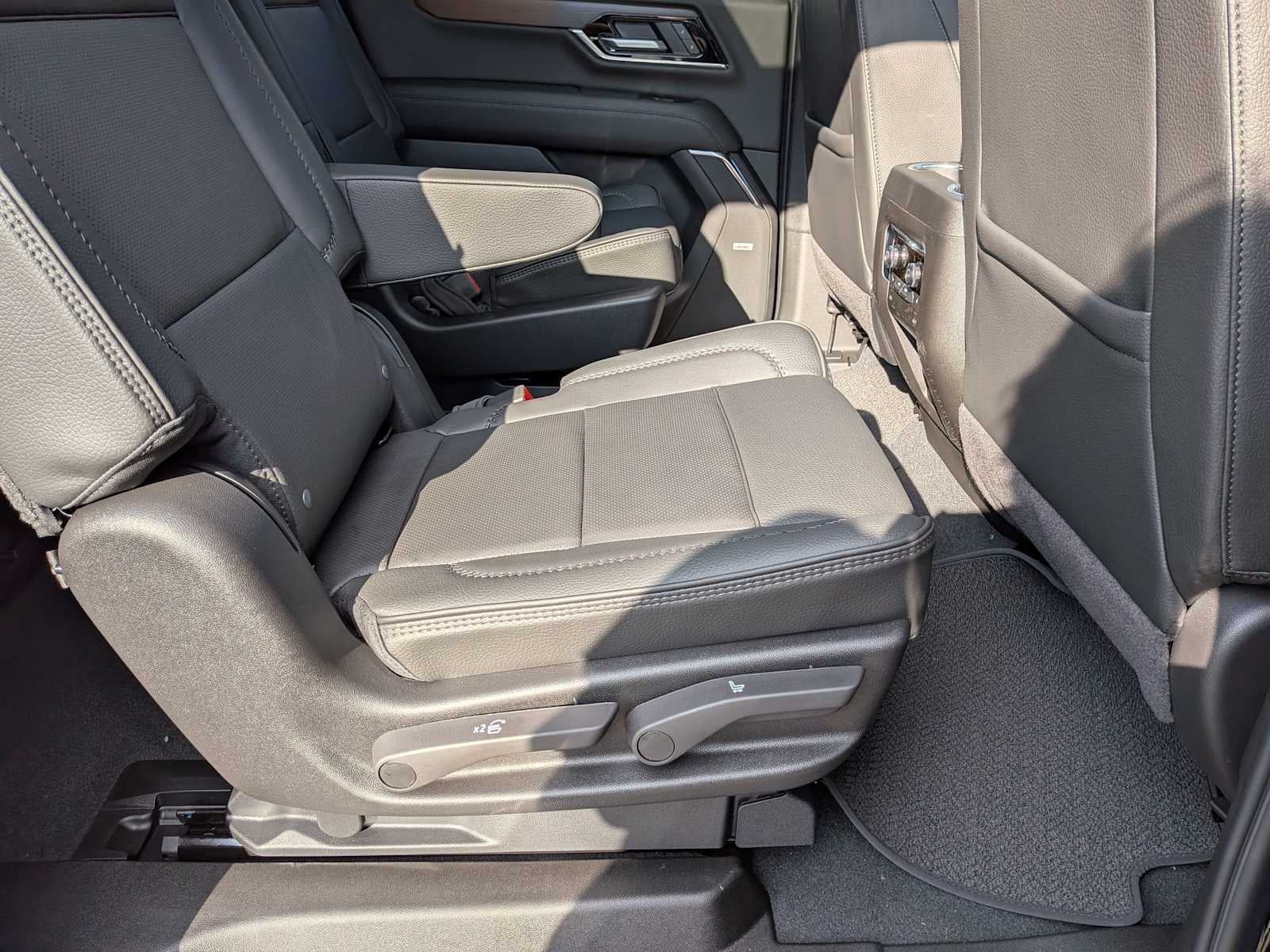 2027 GMC Yukon XL Denali - Photo 33