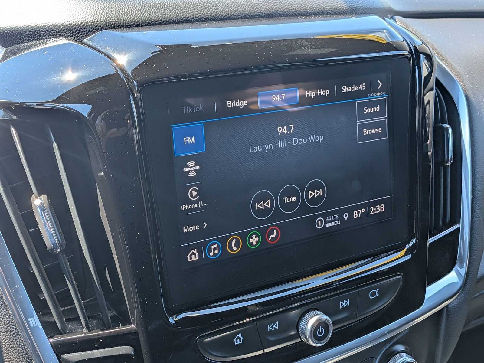 2023 Chevrolet Traverse LT Leather