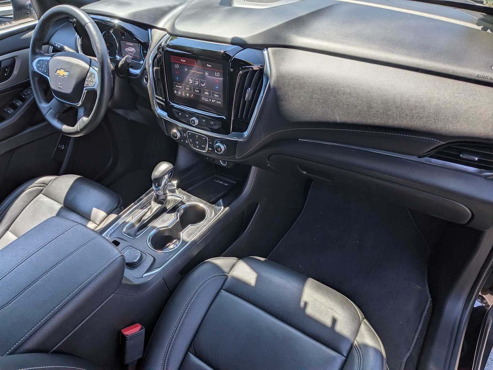 2023 Chevrolet Traverse LT Leather