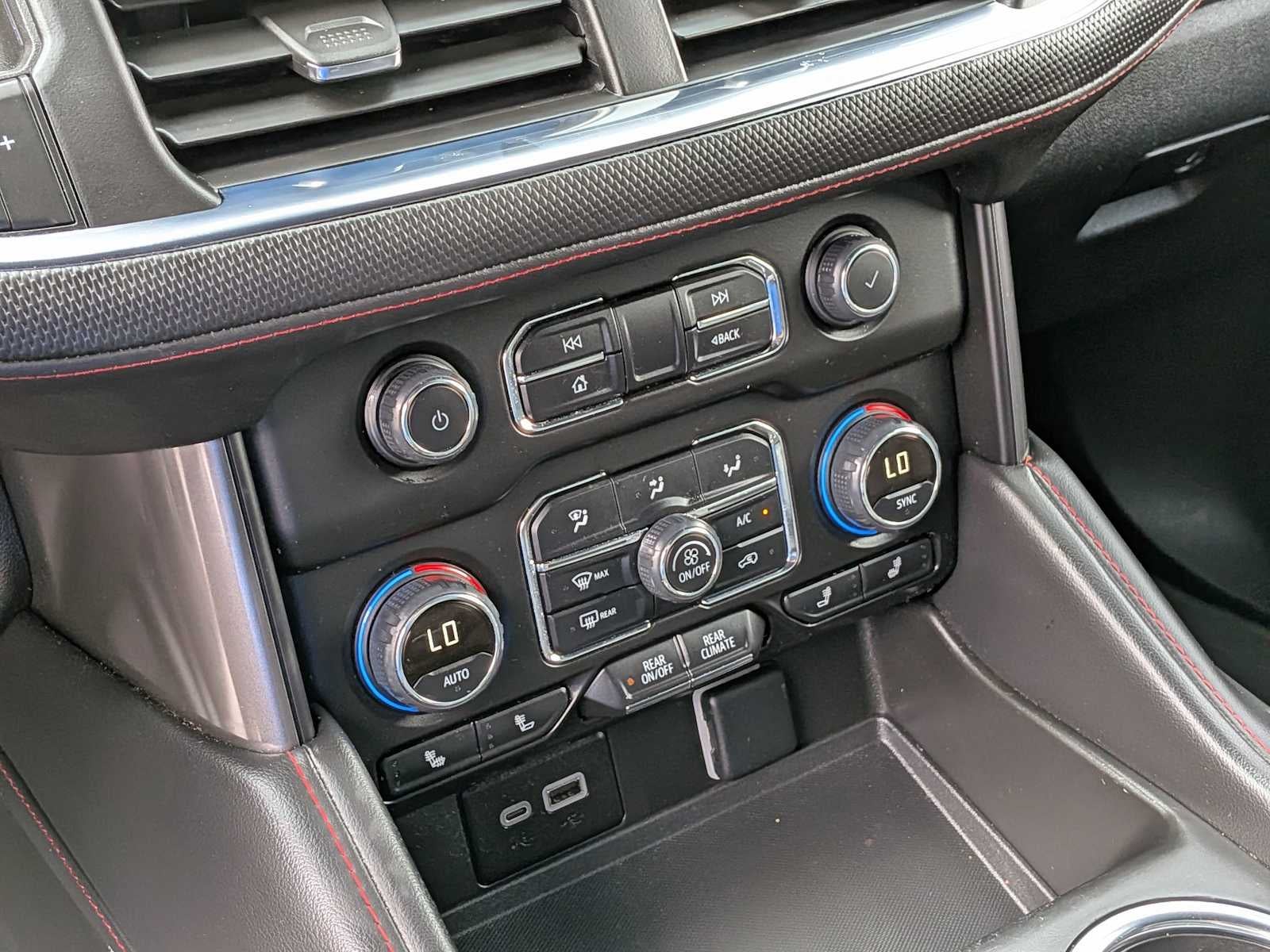 2024 Chevrolet Suburban RST