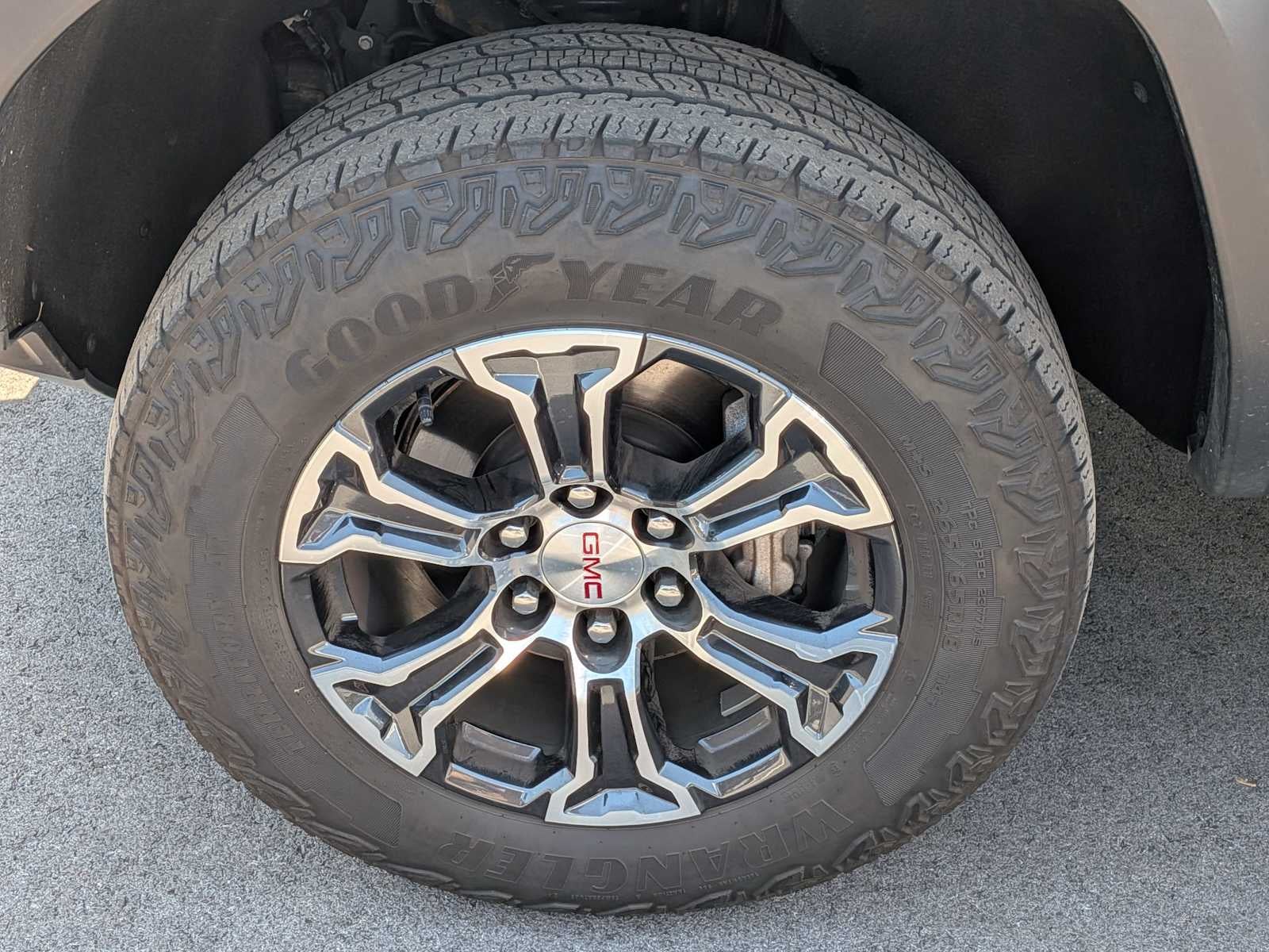 2023 GMC Canyon 4WD AT4