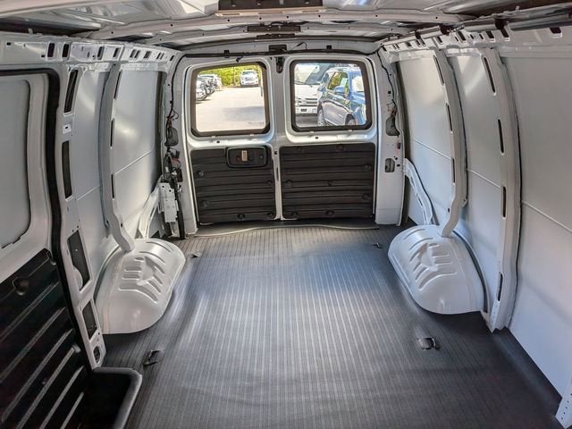 2025 GMC Savana Cargo Van RWD 2500 135"