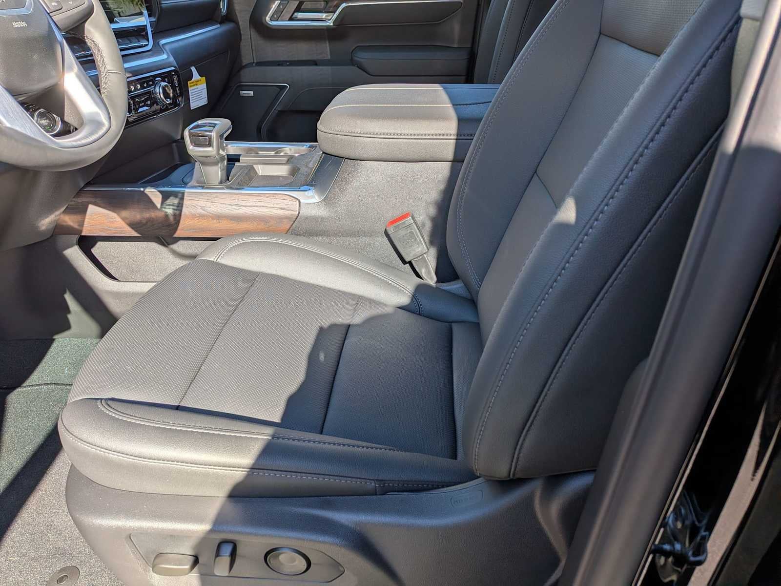 2026 GMC Sierra 1500 SLT - Photo 11
